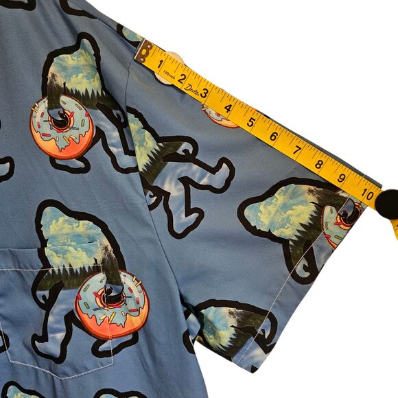 Bigfoot Sasquatch Carrying A Donut Button Up Mens 2XL Shirt  Funny Print - Picture 3 of 9